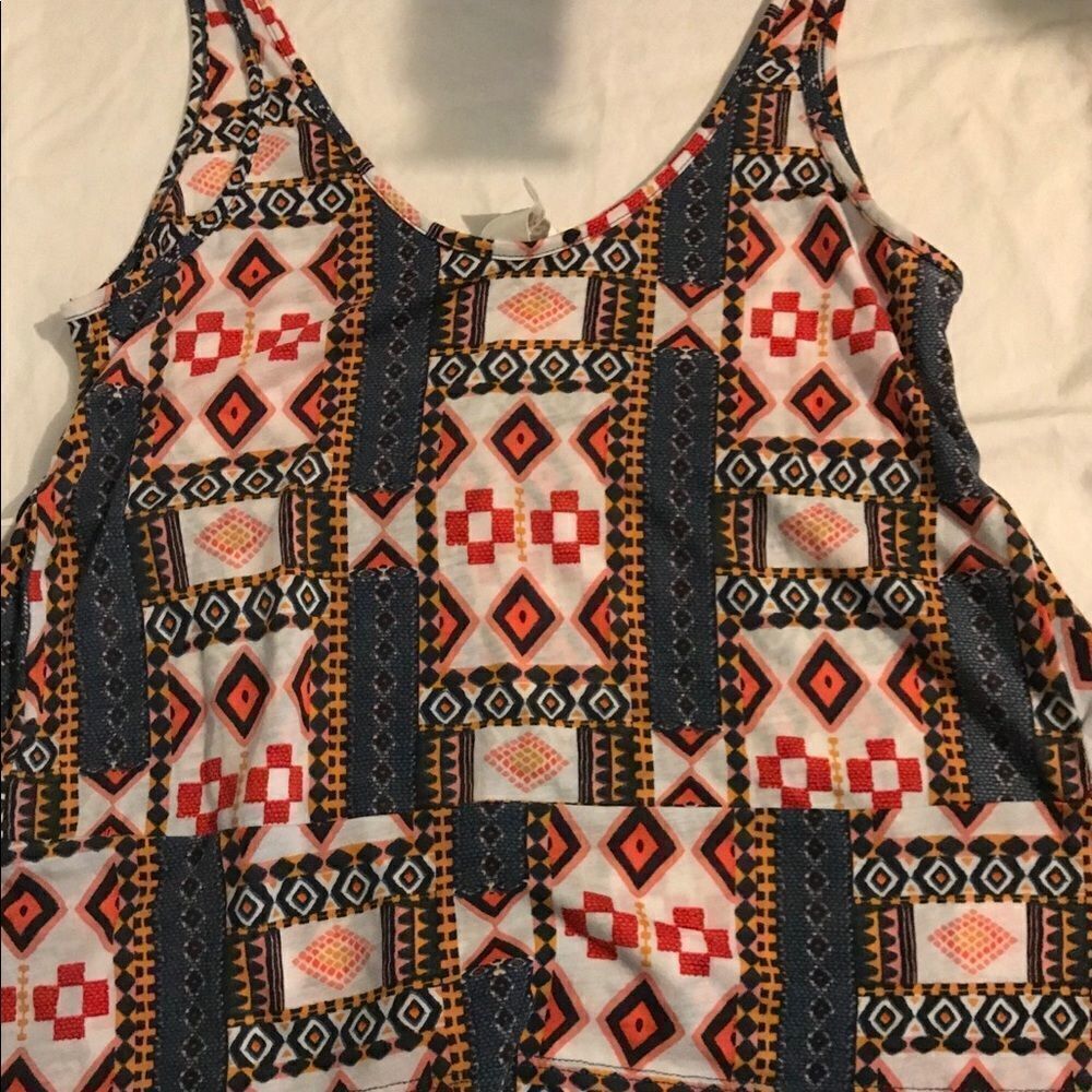 Cute Flowy tank - Picture 4 of 4